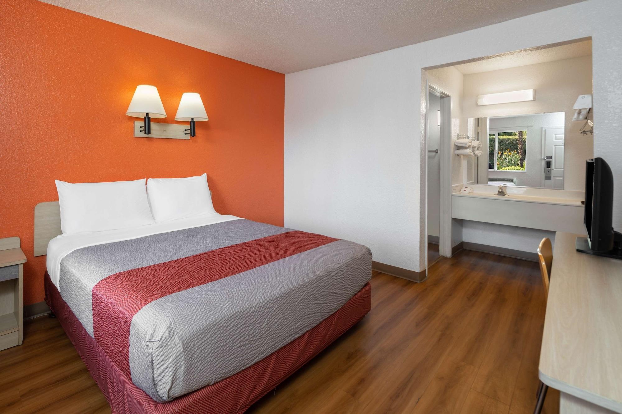Motel 6-Sepulveda, Ca - Los Angeles - Van Nuys - North Hills Exterior photo